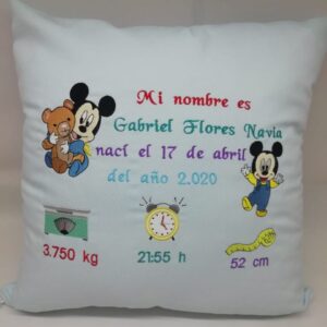 Cojín bordado natalicio