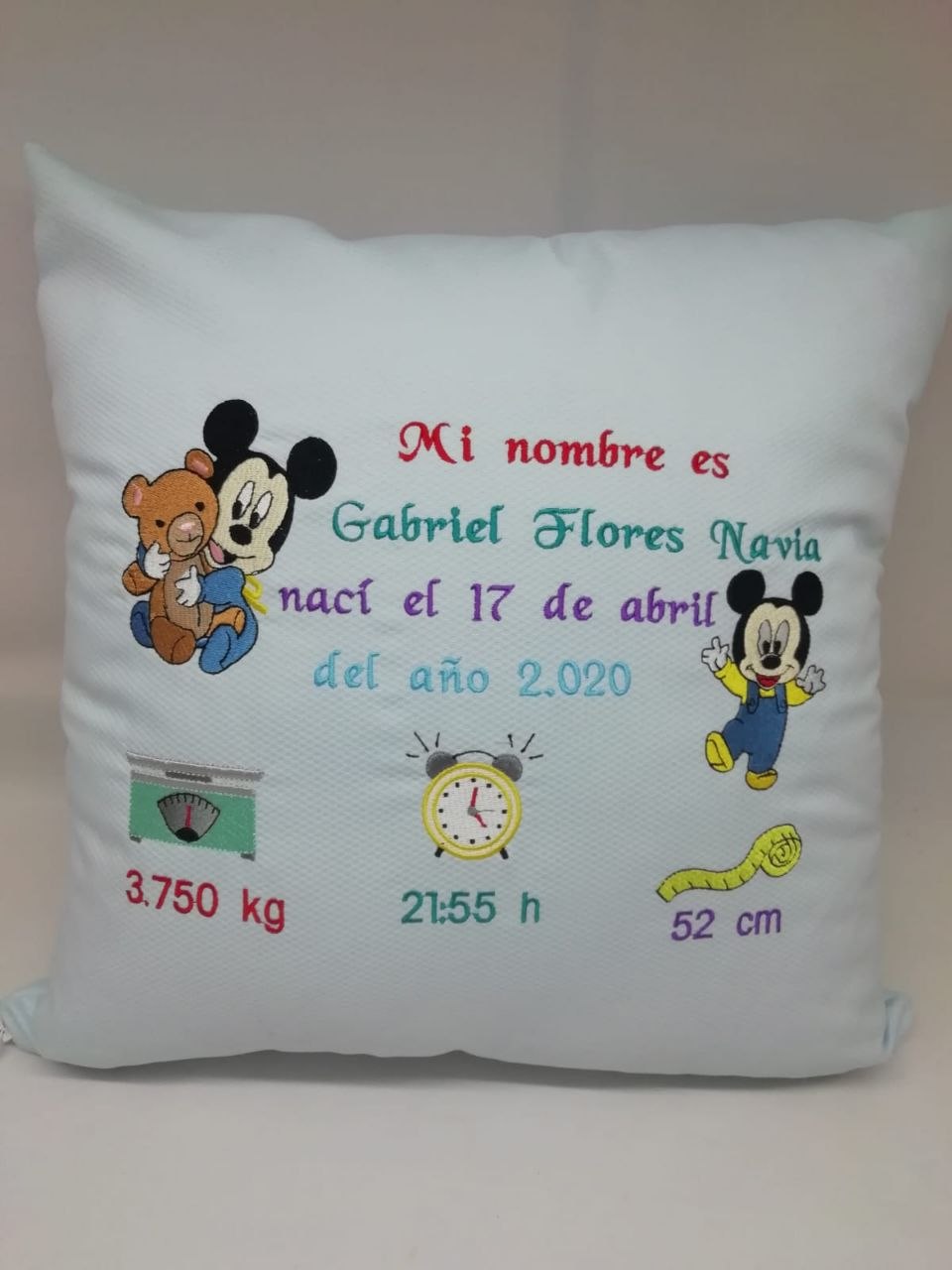 Cojín bordado natalicio